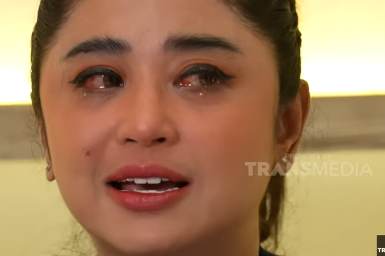 Dewi Perssik menangis saat kenang momen Angga Wijaya ucap kata cerai
