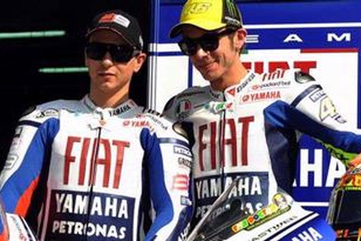 Valentino Rossi (kanan) dan Jorge Lorenzo, masih jadi pebalap kesayangan Yamaha.