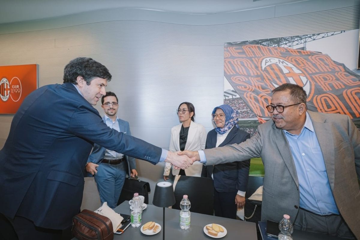 Pertemuan Wakil Gubernur DKI Jakarta Rano Karno dengan General Manager San Siro Stadium Fabrizio Caruso, serta Business Development San Siro Stadium Michele Finucci, di Milan, Italia, Selasa (12/5/2026). 