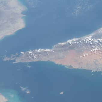 Selat Hormuz. Daftar Jalur Distribusi Minyak Paling Penting di Dunia, Nomor 1 Bukan Selat Hormuz