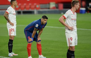 Penyerang Ateltico Madrid, Luis Suarez, pada laga lanjutan pekan ke-29 Liga Spanyol kontra Sevilla yang berlangsung di Stadion Ramon Sanchez Pizjuan, Senin (5/4/2021) dini hari WIB.