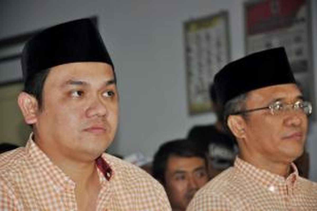 didampingi wakil ketua DPRD Sulawesi Tenggara (Sabaruddin Labamba), Farhat Abbas mau jadi bupati di Kolaka lewat jalur independen.