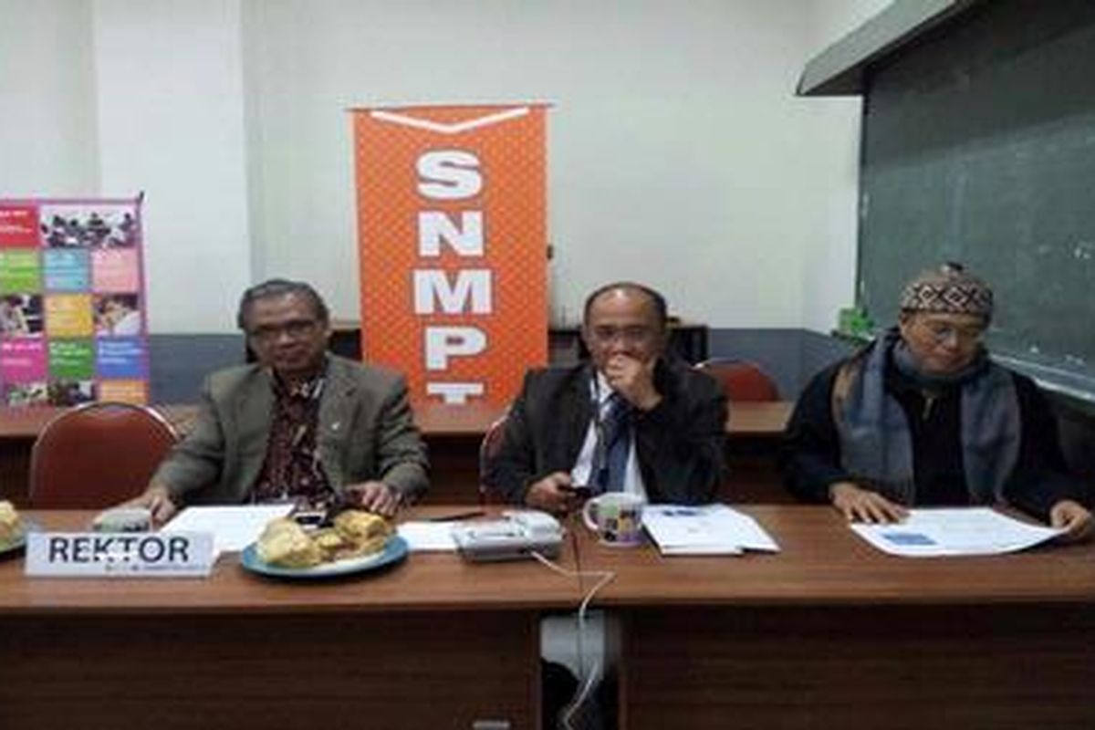 Jumpa pers SNMPTN di Bandung, Selasa (12/6/2012).