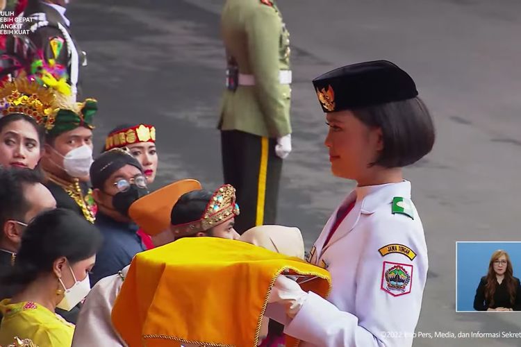 I Dewa Ayu Firsty merupakan salah satu dari 68 putra-putri bangsa yang terpilih menjadi anggota pasukan pengibar bendera pusaka (Paskibraka) saat HUT ke-77 RI di Istana Merdeka, Rabu (17/8/2022).