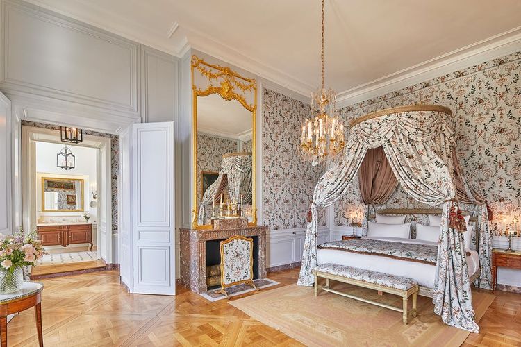 Kamar Madame de Fouquet di Hotel Airelles Château de Versailles Le Grand Contrôle.