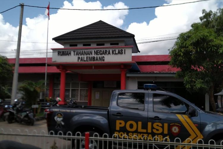 Empat napi di Lapas Klas 1 Pakjo Palembang, Sumatera Selatan melarikan diri setelah berhasil menjebol tembok, Jumat (5/7/2019).