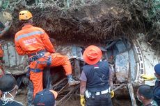 Kronologi Peristiwa Mobil Tertimbun Longsor di Lembang