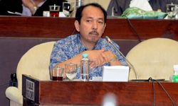 Komisi II Minta Pemerintah Tidak PHK Massal Tenaga Honorer