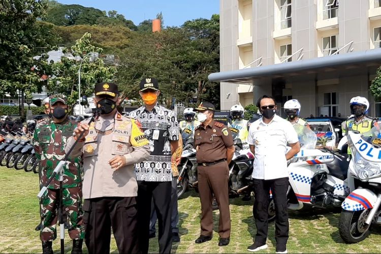 Wakapolda Jateng Brigjen Abiyoso Seno Aji saat gelar Apel Pasukan Operasi Ketupat Candi 2021 di lapangan Mapolda Jateng, Rabu (5/5/2021).