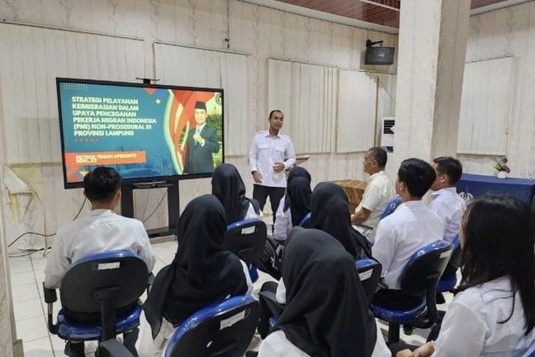 Kakanwil Ditjen Imigrasi Lampung, Petrus Teguh Aprianto, Selasa (21/10/2025).