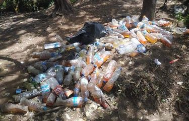 Viral Foto Sampah Botol Berisi Urine di Gunung Cikuray, Warganet ...