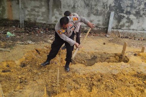 15 Kuburan di Pekanbaru Ambles, Polisi Gotong Royong Menutupnya