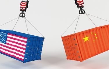 Ilustrasi perang dagang AS dan China. Presiden Amerika Serikat (AS) Donald Trump mengumumkan kebijakan tarif baru terhadap sejumlah produk impor dari China. Tarif tersebut dinaikkan dari sebelumnya 145 persen menjadi maksimal 245 persen.