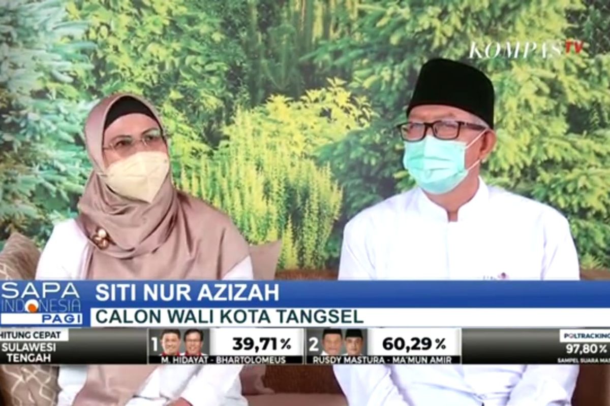 Calon Wali Kota Tangerang Selatan nomor urut satu Siti Nur Azizah - Ruhamaben memberikan pernyataan terkait perolehan suara sementara di Pilkada Tangerang Selatan 2020. 