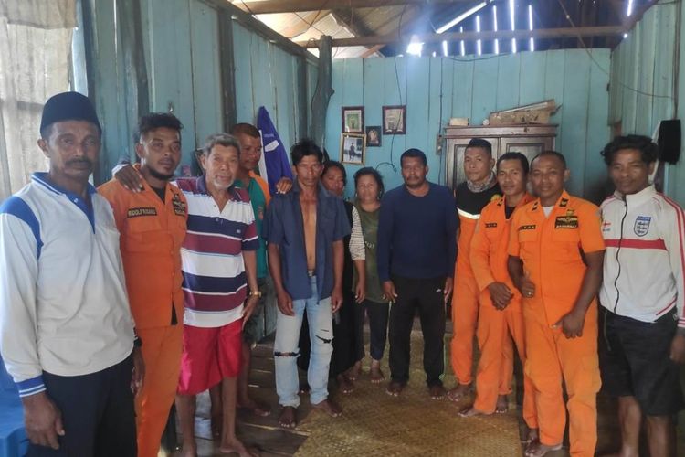 Keluarga korban nelayan hilang di dusun Talaga Piru, Desa Piru, Kabupaten Seram Bagian Barat, Maluku meminta tim SAR menghentikan pencarian terhadap seorang nelayan bernama La Mua yang hilang di Teluk Piru, Minggu (24/11/2019)SAR