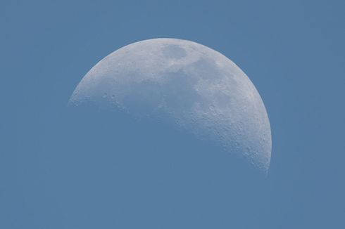 Siang Ini, Fenomena Bulan Tampak Setengah hingga Sejajar dengan Mars