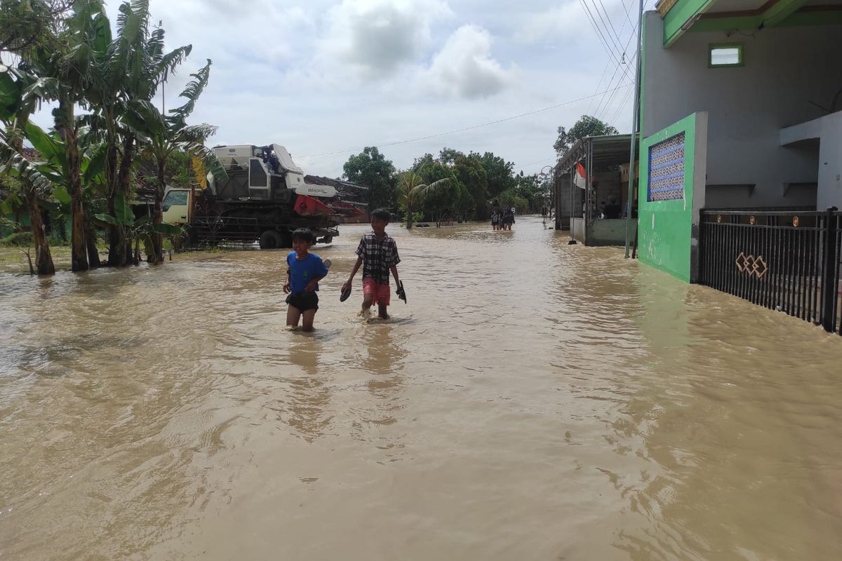 banjir di demak lumpuhkan kota - Taharica