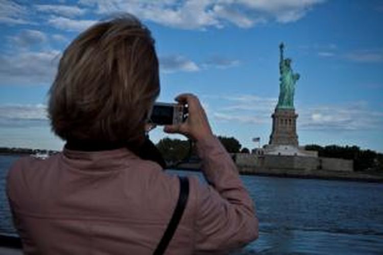 Lokasi wisata Patung Liberty kembali dibuka setelah beberapa waktu ditutup terkait 