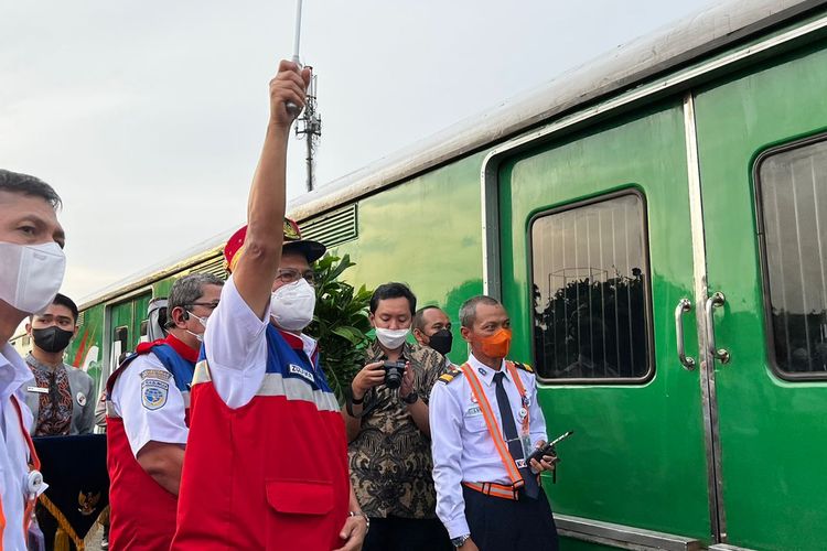 Pengiriman pertama Angkutan Motor Gratis selama periode mudik Lebaran oleh KAI Logistik di Stasiun Jakarta Gudang, Selasa (26/4/2022). 