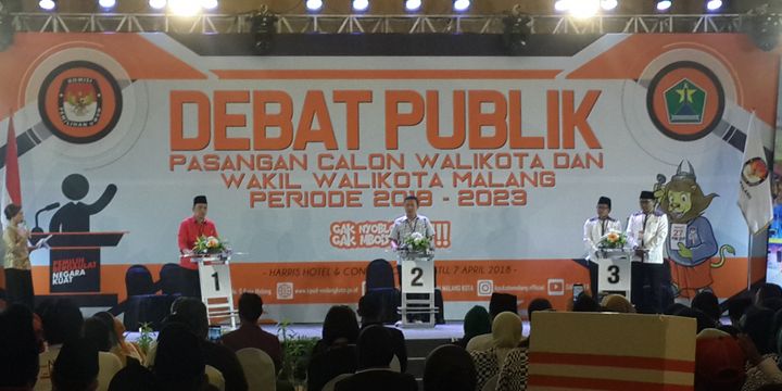 Tiga pasangan calon Pilkada Kota Malang saat debat kandidat di Hotel Harris, Kota Malang, Sabtu (7/4/2018) malam. Dua calon wali kota Malang absen karena ditahan KPK akibat kasus suap.