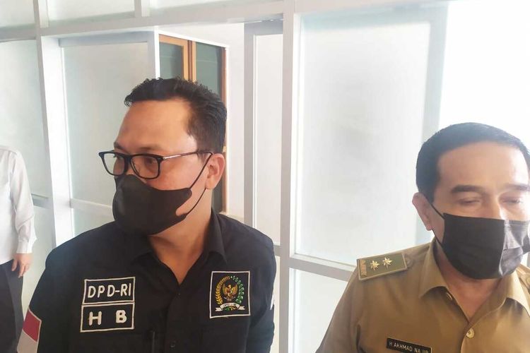 Dari kiri, Wakil Ketua Komite II Dewan Perwakilan Daerah (DPD) RI, Hasan Basri dan Pelaksana Harian (Plh) Sekretaris Daerah (Sekda) Provinsi Sumatera Selatan Ahmad Najib saat berada di Palembang, Senin (14/6/2021).