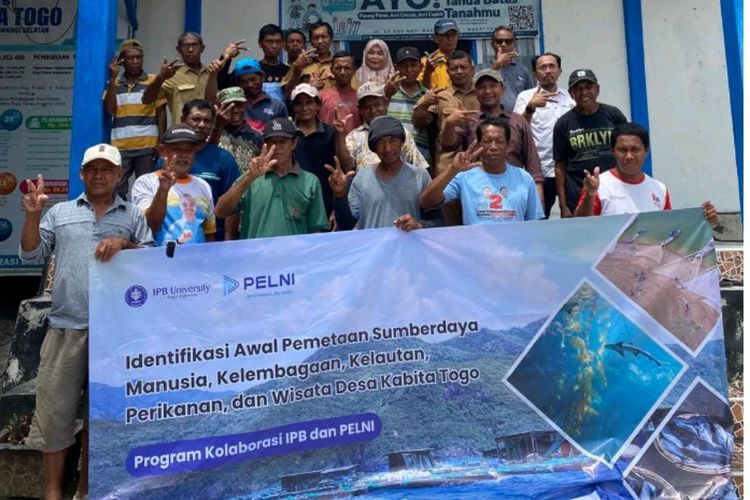 LPA2I dan PKSPL dari IPB University mendampingi masyarakat hukum adat Kadie Kapota mengimplementasikan konsep sea farming untuk budi daya kerapu bersama PT PELNI (Persero).