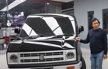 Komedian Komeng memodifikasi mobil gran max miliknya untuk digunakan sebagai mobil dinas DPD RI.