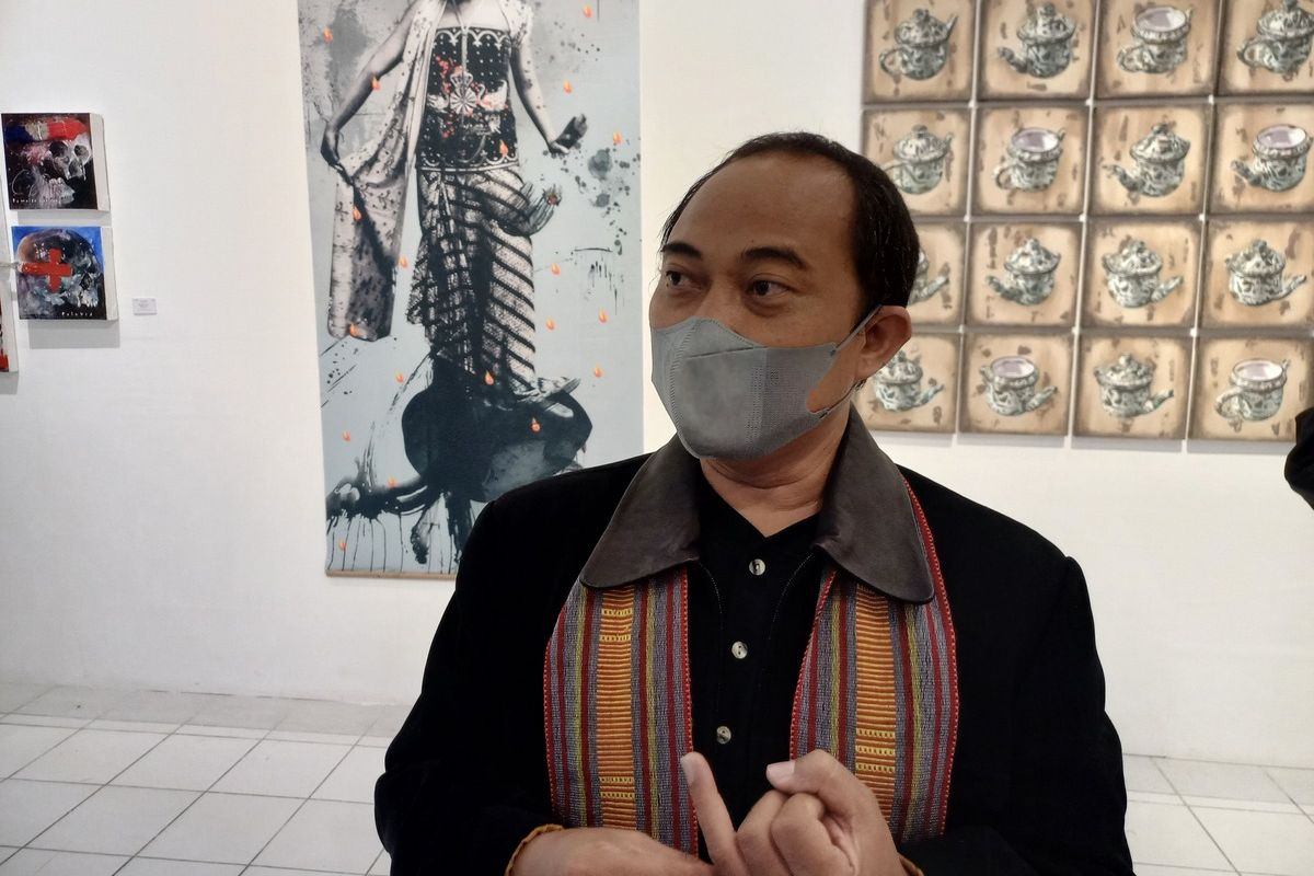 perayaan 40 tahun bentara budaya Yogyakarta dengan memotong tumpeng, Senin (26/9/2022)