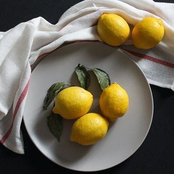 Ilustrasi lemon, buah lemon. 