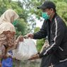 Bobby Nasution Bagikan Paket Sembako ke Petugas Kebersihan, Minta Relawan Bergerak 