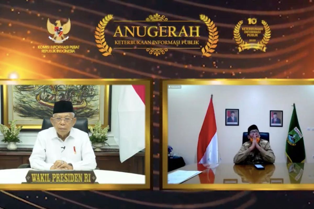 Gubernur Banten Wahidin Halim (WH), saat menerima penghargaan Kategori Informatif pada Anugerah Keterbukaan Informasi Publik dari Wakil Presiden Republik Indonesia KH. Maruf Amin secara virtual, Rabu (25/11/2020).