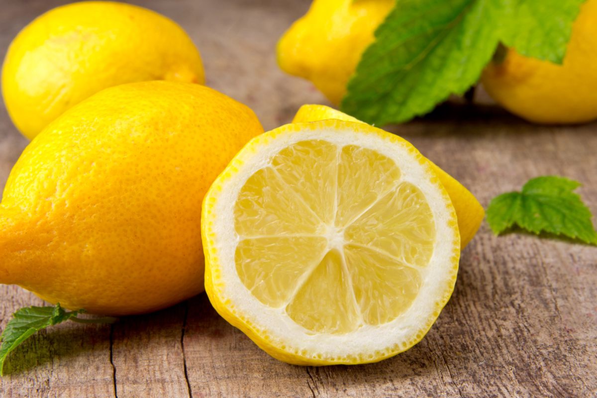 Air lemon bisa digunakan menurunkan panas atau demam.