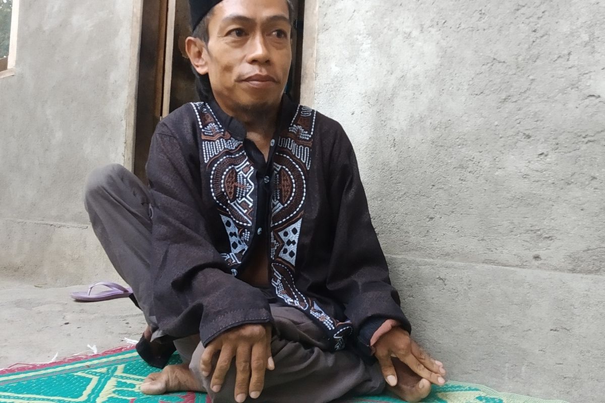Sahnan saat ditemui wartawan kompas.com di rumah miliknya, di Desa Bunut Baok, Lombok Tengah