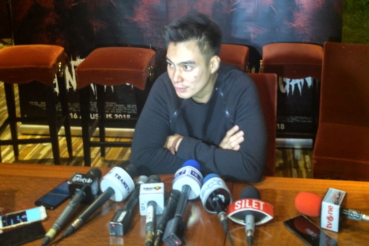 Baim Wong diwawancara usai press screening film Gentayangan di Epicentrum Walk XXI, Kuningan, Jakarta Selatan, Rabu (8/8/2018).