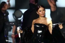 Agnez Mo Beri Penjelasan soal Tulisan Arab pada Kostumnya