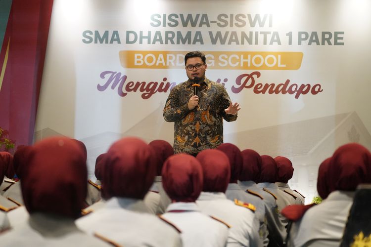 Bupati Kediri Hanindhito Himawan Pramana.