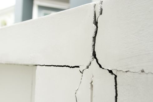 Cara Mudah Memperbaiki Dinding yang Retak 