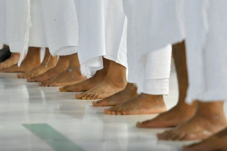 Saf rapat di Masjidil Haram, Mekkah.