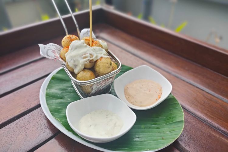 Cimol mozarella dengan saus keju dari Teraskita Hotel Jakarta Managed by Dafam