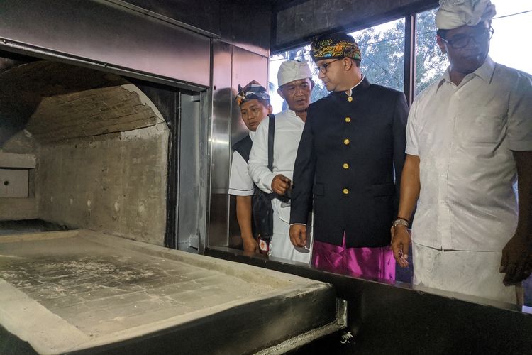 Pemprov DKI serahkan alat kremasi ke Pura Segara, Cilincing, Jakarta Utara