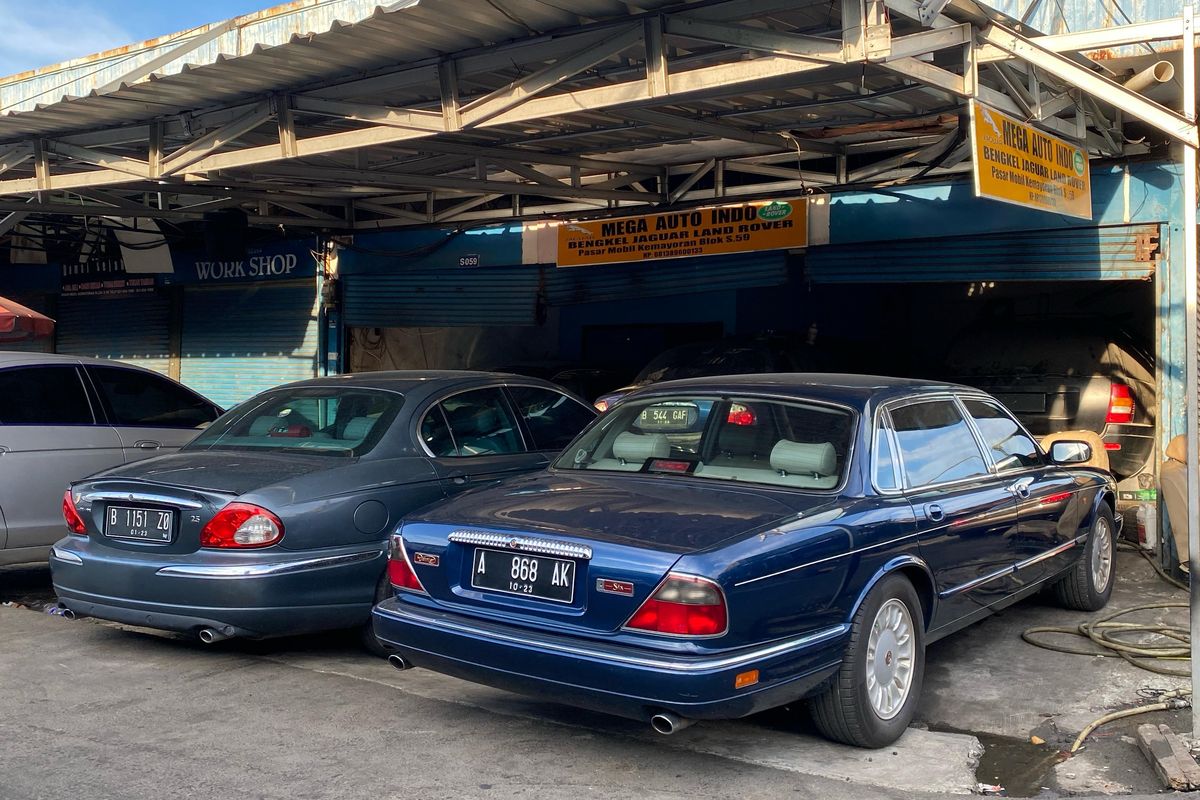 Bengkel spesialis Jaguar-Land Rover, Mega Auto Indo di Pasar Mobil Kemayoran.