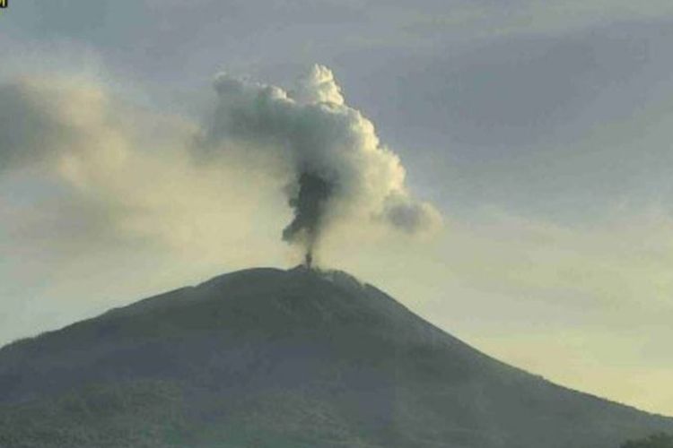 Visual Gunung Ile Lewotolok pada Senin (4/3/2024)