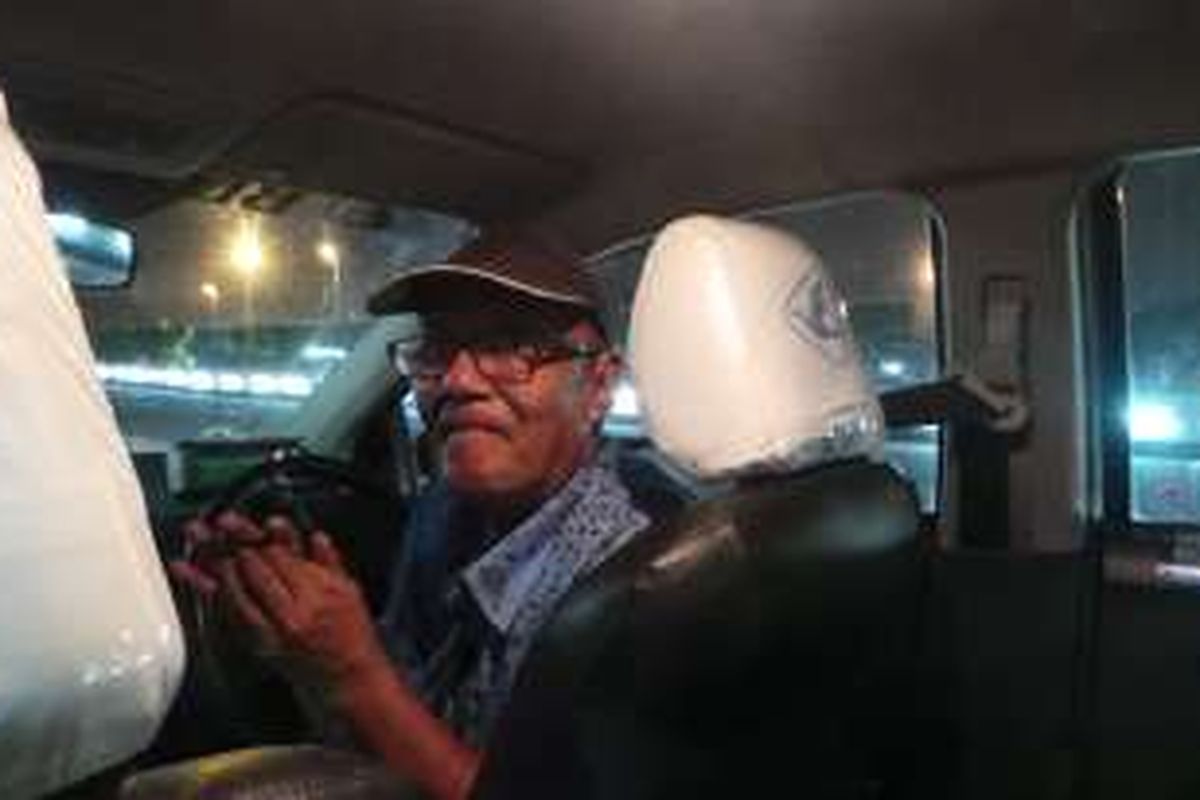Endi (62), seorang sopir taksi yang mendukung pencalonan Basuki Tjahaja Purnama melalui jalur independen pada Pemilihan Kepala Daerah (Pilkada) DKI 2017. 