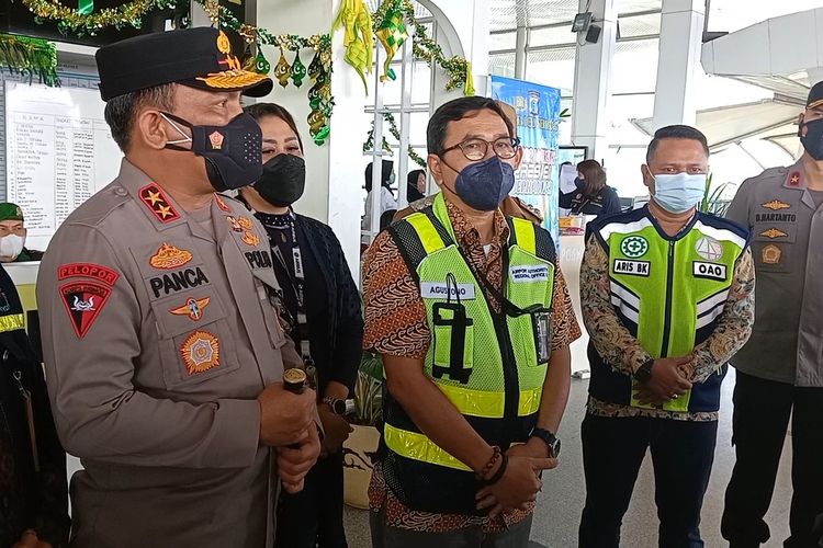 Kepala Otoritas Bandara (Otban) Wilayah II Medan, Agustono mengatakan, pada kedatangan perdana ini pihaknya sudah berkoordinasi dengan pihak terkait lainnya salah satunya Badan Perlindungan Pekerja Migran Indonesia. Jika para penumpang ketika di-swab positif, maka akan langsung ditangani Satgas Covid-19 yang nantinya dilarikan ke rumah sakit atau karantina.