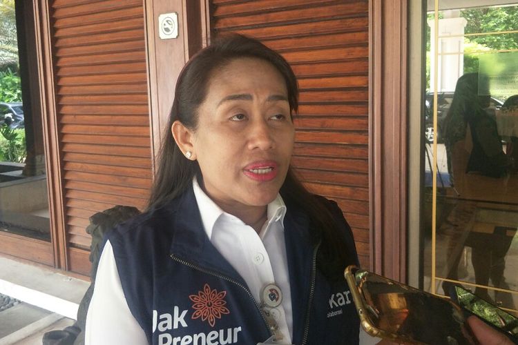 Kepala Dinas PPKUKM Elisabeth Ratu Rante Allo saat memaparkan soal pengawasan produk berbahan melamin pada perangkat makan-minum asal impor yang tidak sesuai standar nasional Indonesia (SNI). Hal itu dikatakannya di salag satu hotel kawasan Jakarta Selatan, Rabu (1/12/2021).