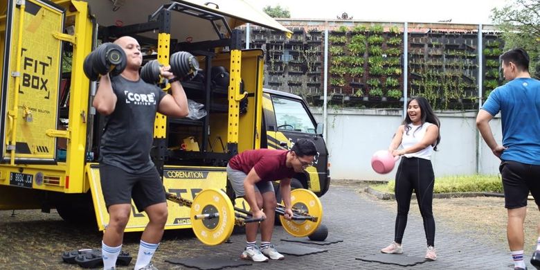 Fitbox merilis truk mobil gim pertama di Indonesia bagi pegiat olahraga untuk mengikuti program latihan fisik luar ruangan.

Kendaraan truk ini hadir di kawasan Gelora Bung Karno, Jakarta, pada awal April 2022.

