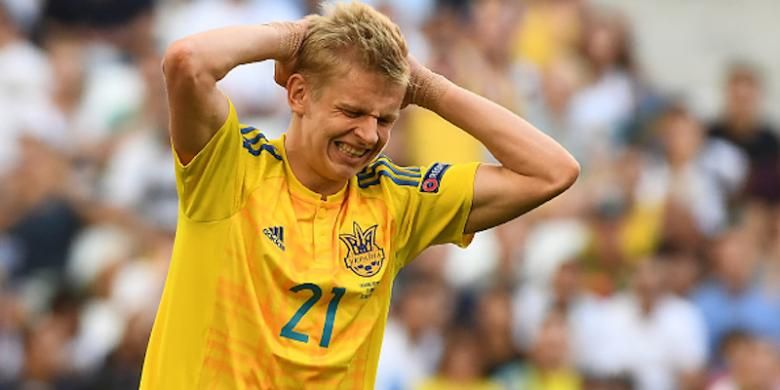 Gelandang muda Ukraina, Oleksandr Zinchenko, menunjukkan ekspresi kecewa pada laga versus Polandia di Piala Eropa 2016, Selasa (21/6/2016). 