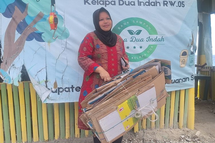 Jatuh Bangun Nuryanah Kelola Bank Sampah demi Pulau Kelapa Bersih dan Indah