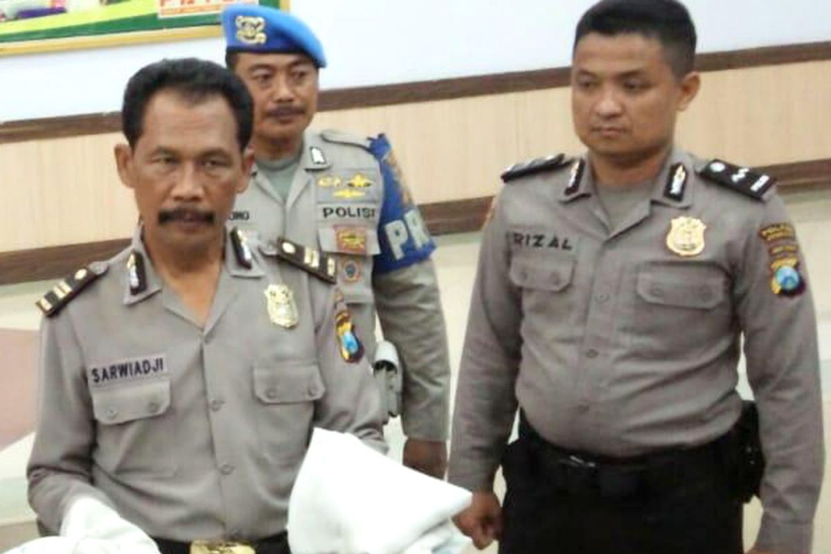 Iptu Sarwiadji (kiri), Kepala Sub Bagian Humas Polres Jombang, Jawa Timur.