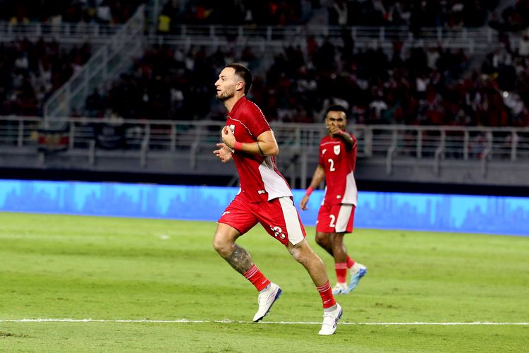 Pemain timnas Indonesia Marc Klok usai menjebol gawang Taiwan saat laga FIFA Matchday yang berakhir dengan skor 6-0 berlangsung di Stadion Gelora Bung Tomo Surabaya, Jawa Timur, Jumat (5/9/2025) malam.